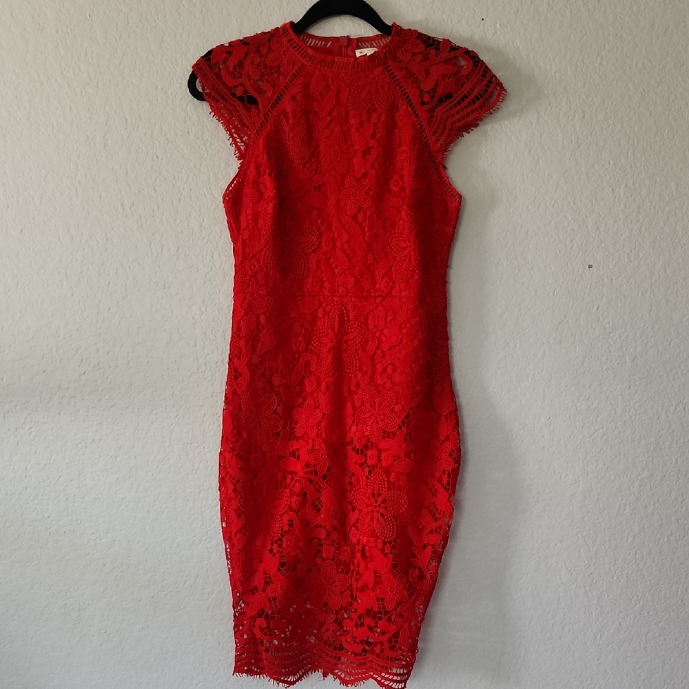 Main Strip Vibrant Red Lace Midi Dress